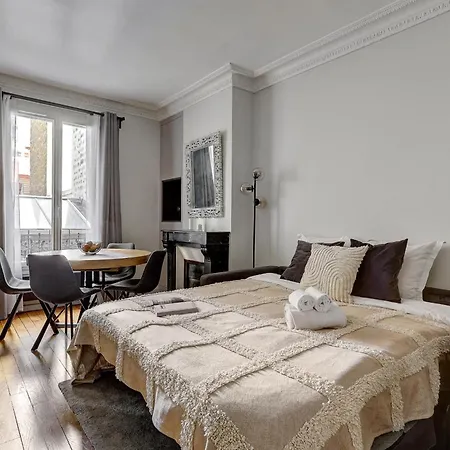 Latin Quarter & Pantheon With Balcony - Cityapartmentstay *